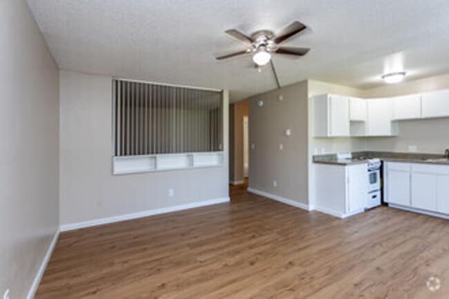 Building Photo - **MOVE IN SPECIAL**  Come and apply today!! Unit 310