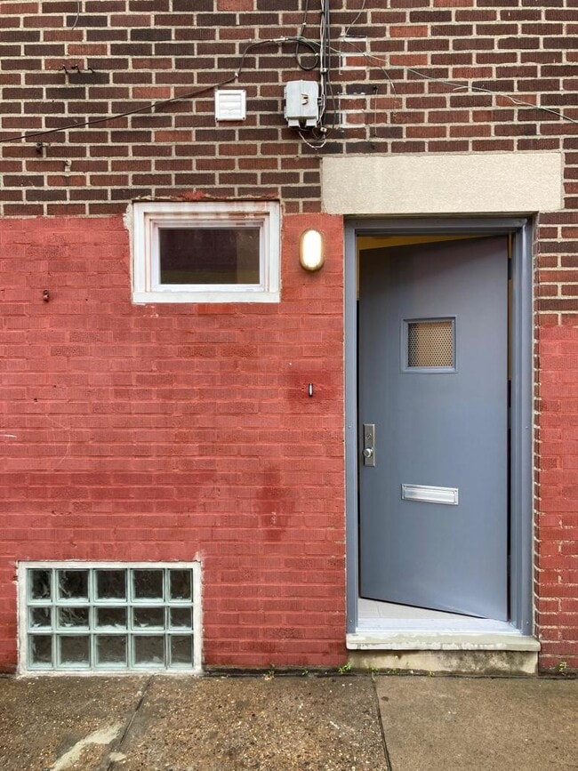 exterior entrance - 2110 E Clearfield St Unit 2