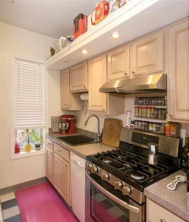 Building Photo - 56 Market St Unit 1