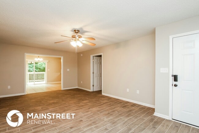 Photo - 709 Firecrest St SE