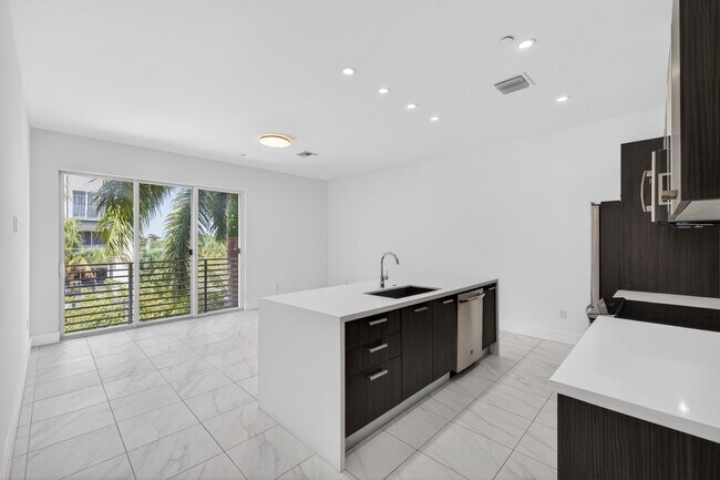 Photo - 1044 NE 18th Ave Unit 203