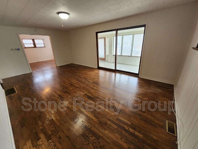 Photo - 2419 Layher Ave