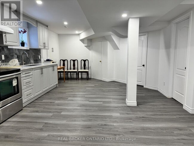 Photo - 119 Hertford Crescent