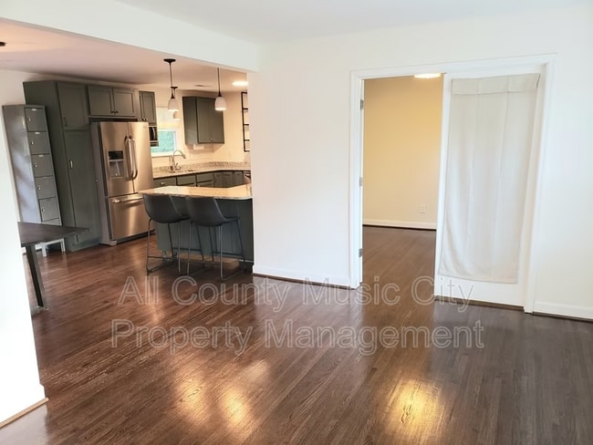 Photo - 905 Mitchell Rd