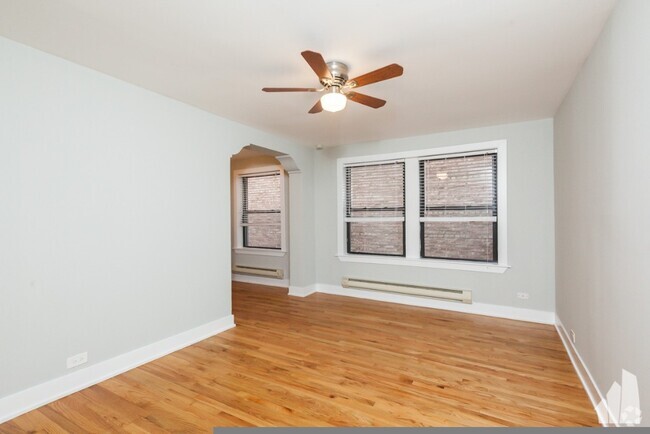 Building Photo - 2 bedroom apartment features hardwood floo... Unit 310