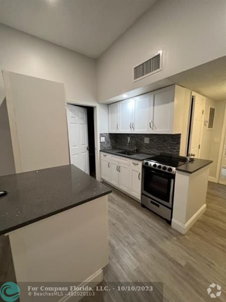Building Photo - 2301 SW 81st Ave Rental