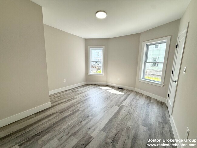 Photo - 10 Cawfield St