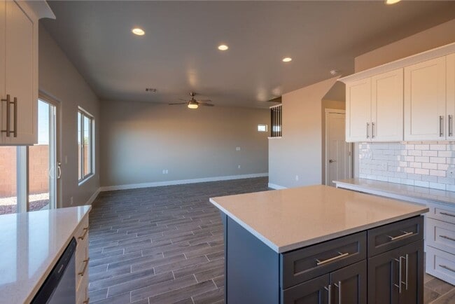 Photo - Beautiful 3 bedroom, 2.5 bath townhome, 2 ...