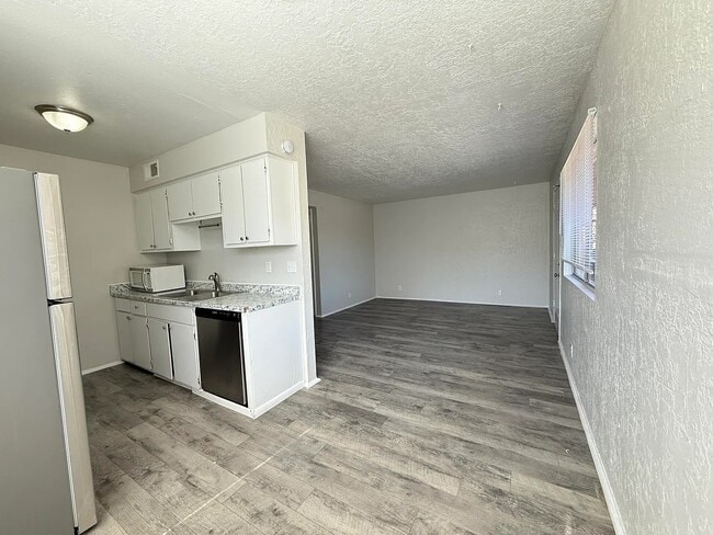 Building Photo - 405 Dorado Ct SE Unit D Rental