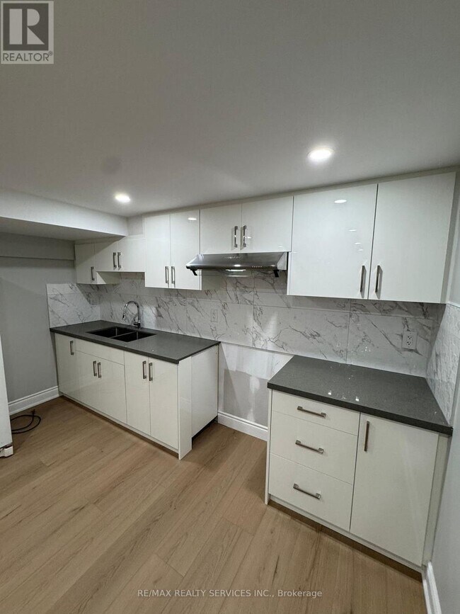 Photo - 41 MacLaren Ave