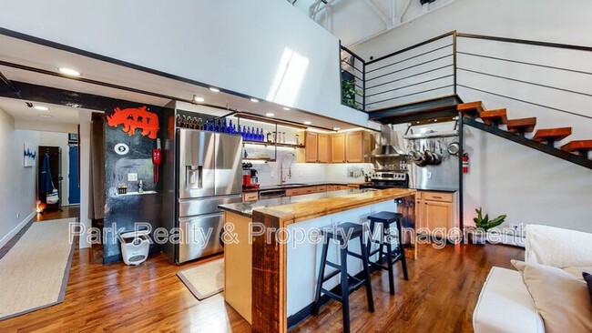 Photo - 3377 Blake St