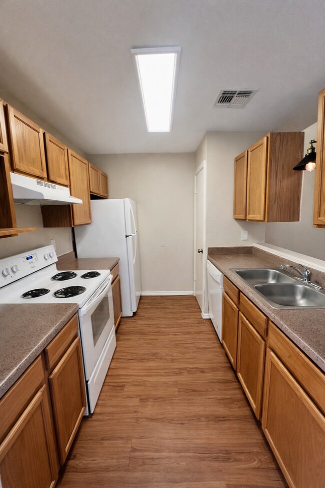 Photo - Beautifully Renovated 2 Bedroom Condo in Universal City Unit B