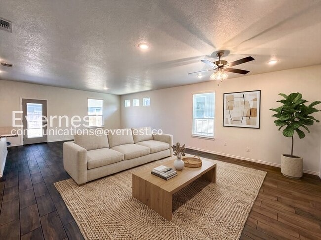 2212 Hornbeam St