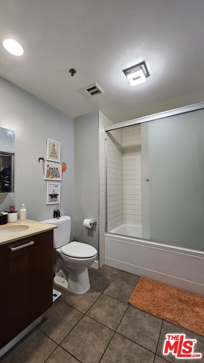 Photo - 645 W 9th St Unidad 609
