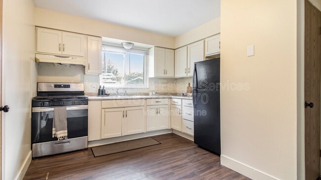 Building Photo - 1009 36th St SW Unit 2