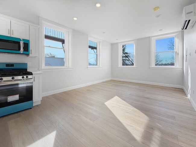 Photo - 220 Winthrop St