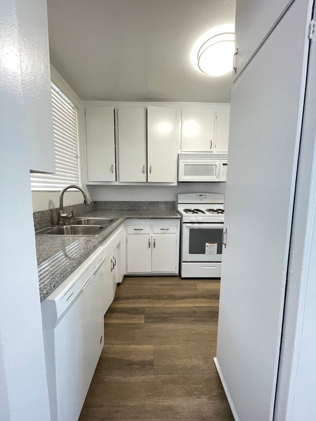 Photo - 7351 Variel Ave