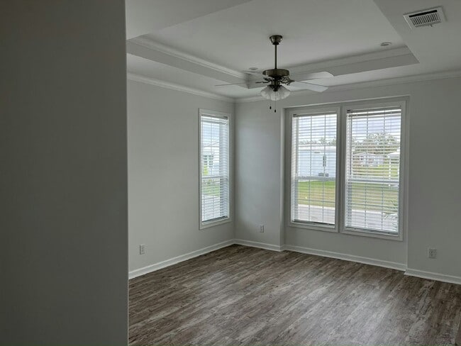 3805 Vine Trl