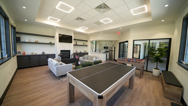 Clubhouse Lounge - Valley View Apartments