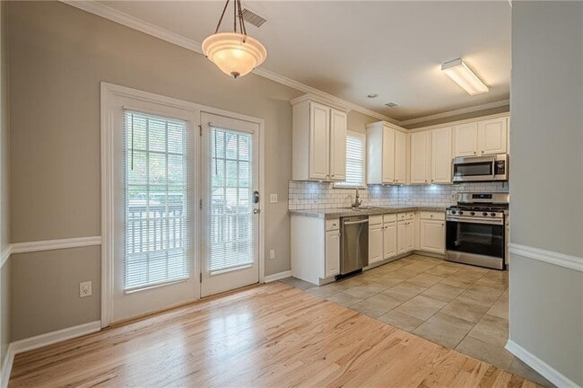 Photo - 720 Gardenside Cir SE