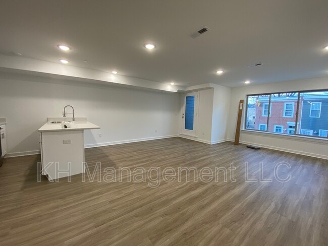 Photo - 3932-36 Mt Vernon St