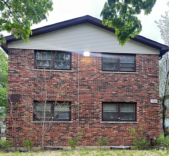 Building Photo - 7601 S Laflin St Rental