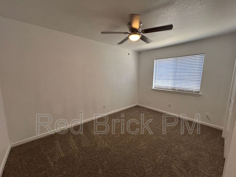 Photo - 105 Kings Ave