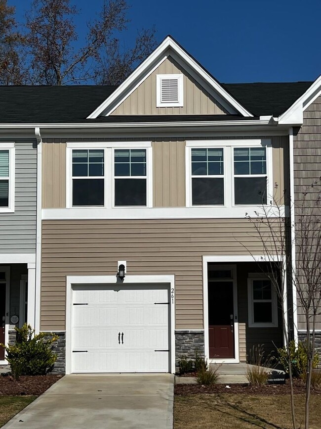 Building Photo - Three Bedroom Home