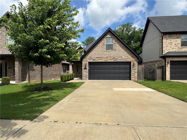 Photo - 1802 SW Riverstone Rd