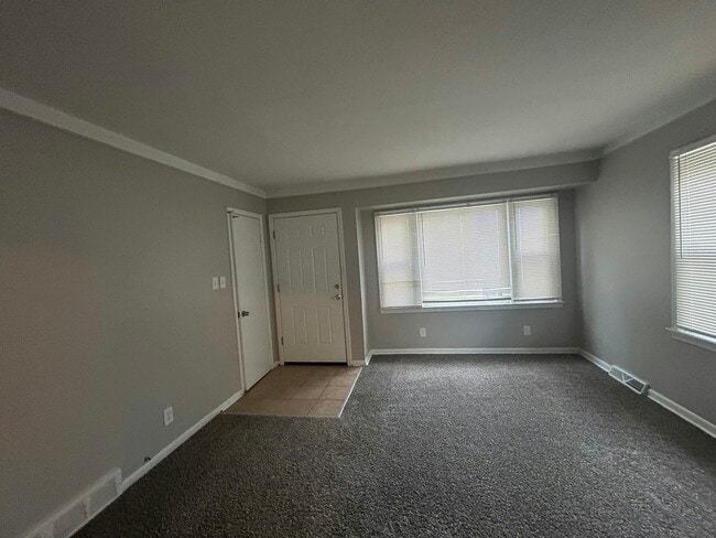 Photo - 15755 Woodbine Ave