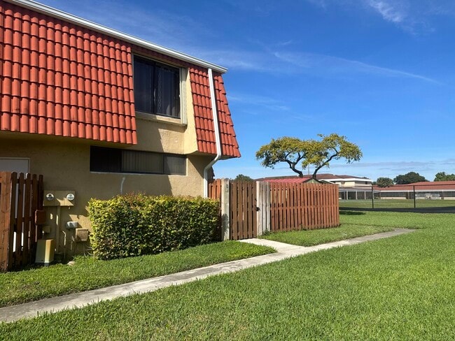 Building Photo - 8345 Trent Ct