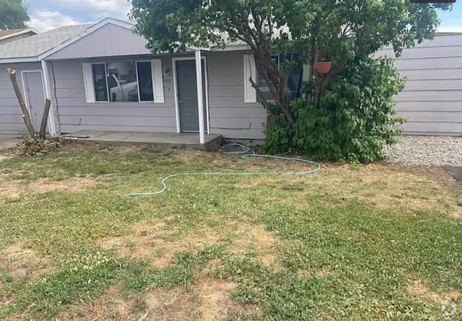 Building Photo - Updated 4 Bedroom 2 Bath PET FRIENDLY Rental