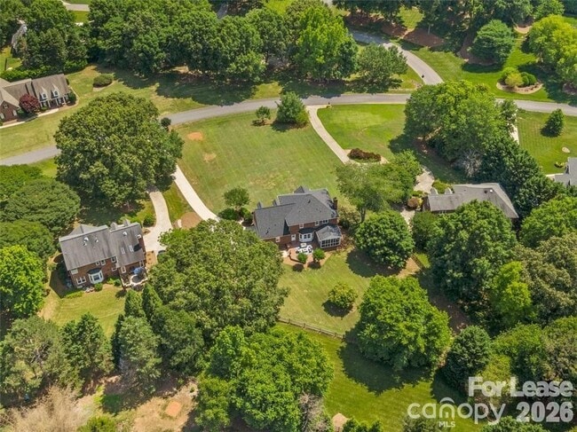 6135 Highview Rd