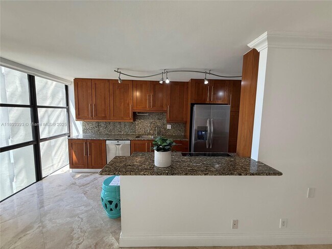 Building Photo - 18181 NE 31st Ct Unit 509 Rental