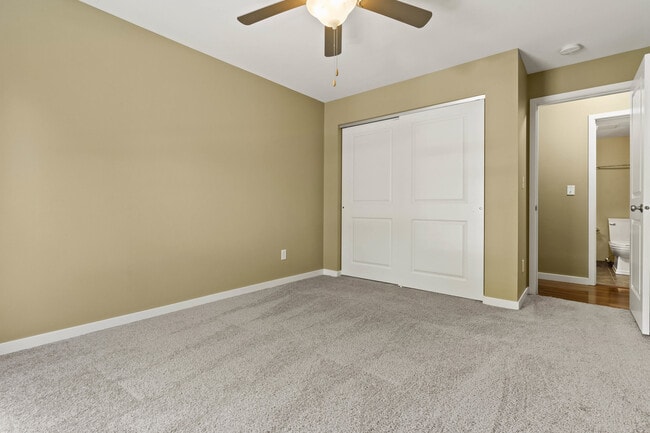 Photo - Oakcrest Condominiums