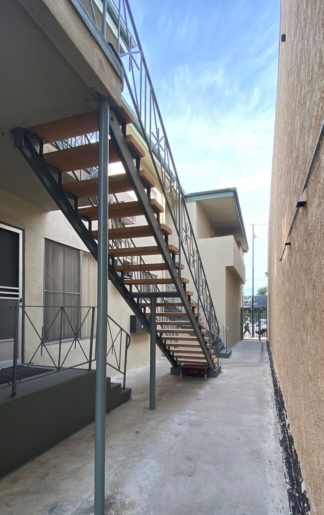 Courtyard - 241 E. Alameda Ave