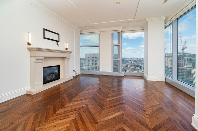 Photo - 183 Wellington St W