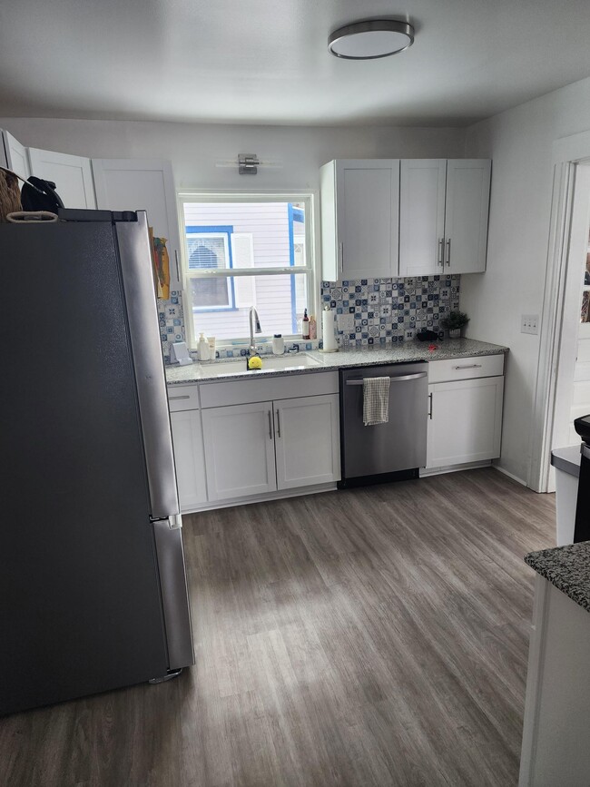 Photo - 13 W High St