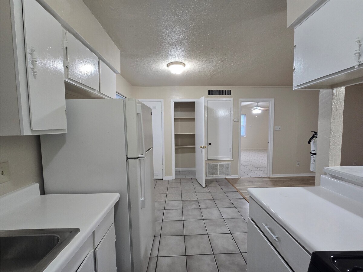 Photo - 3714 Ave S Unidad 7