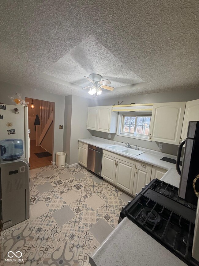 Photo - 3037 Meredith Ave