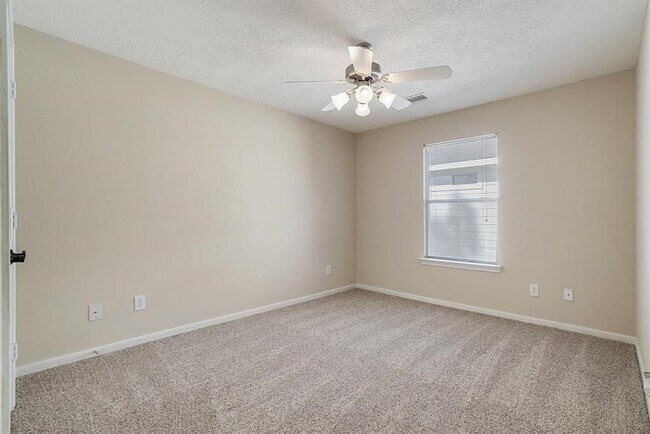 Photo - 7211 Emerald Run Ln