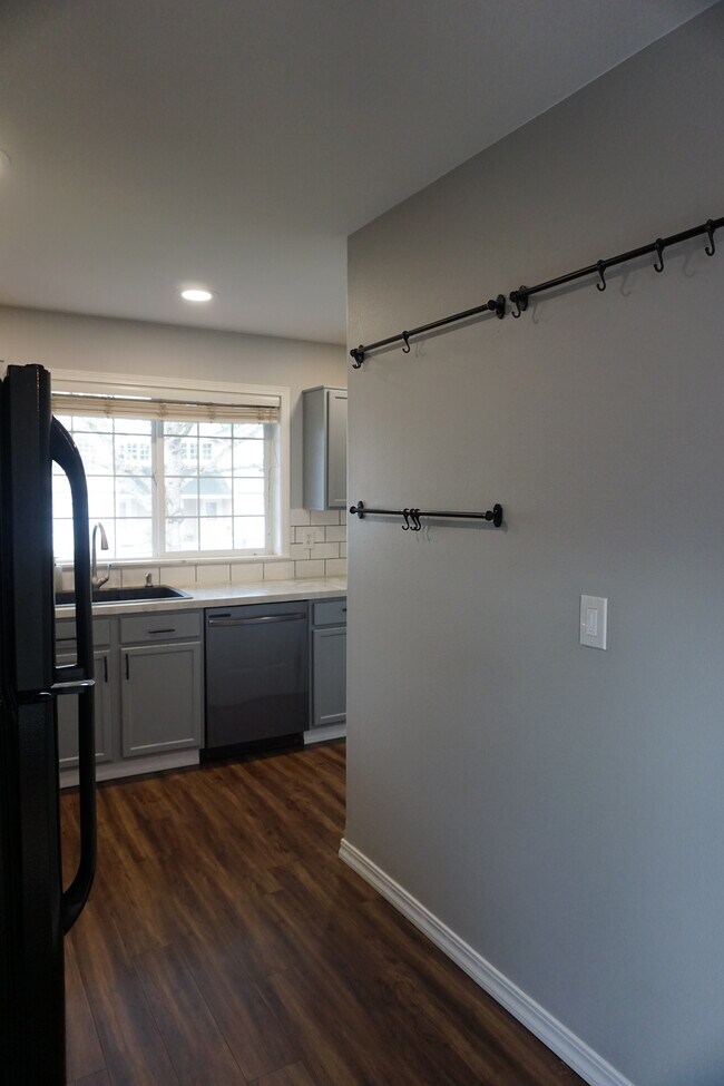 Photo - 1320 N Creekside Ln