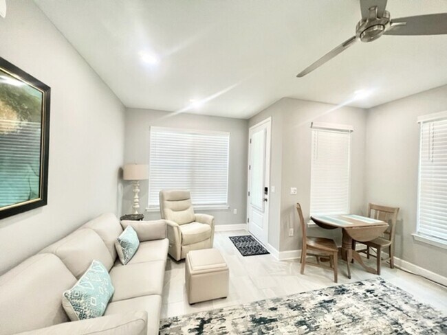 Photo - 213 Allen St