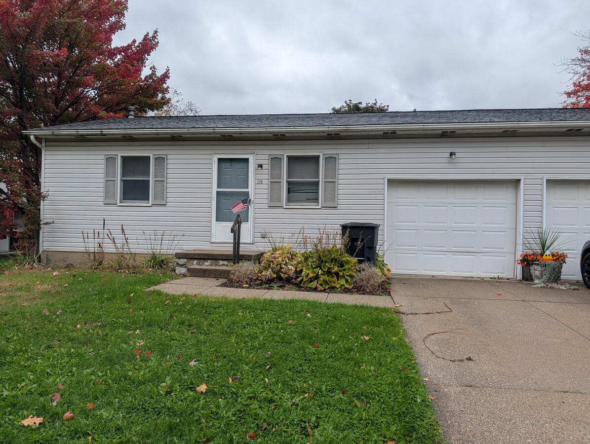 Third St Duplex - Third St Duplex