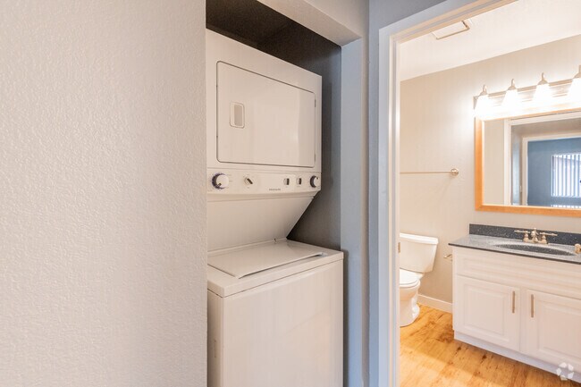 2BR, 2BA