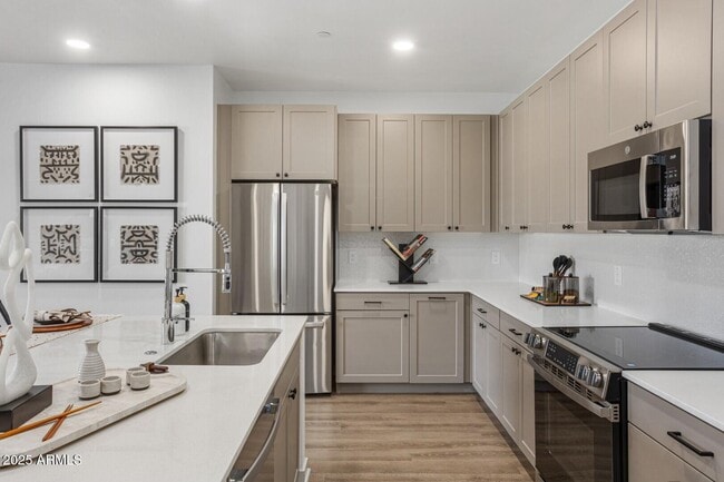 Photo - 1225 N Arizona Ave Unit B2.1