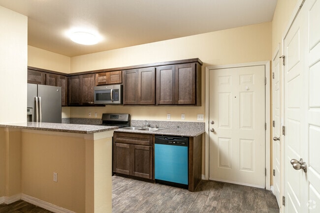 2BR, 2BA - 1020SF
