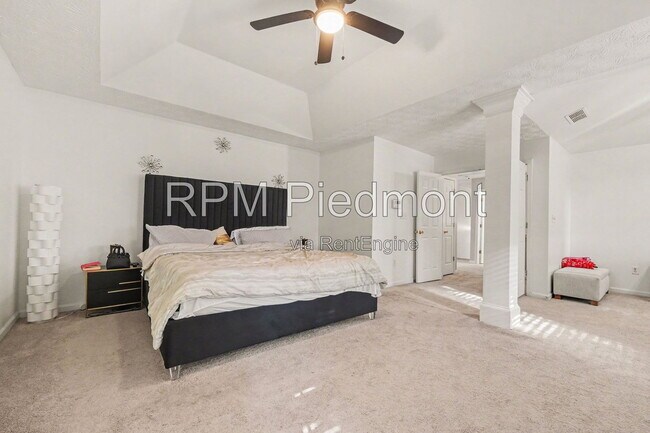 Photo - 550 Claudel Ct SW