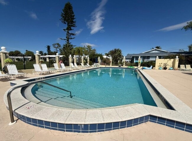 Photo - 5835 Tidewood Ave