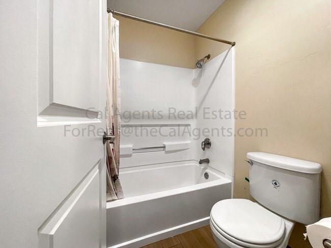 Photo - 6400 Christie Ave